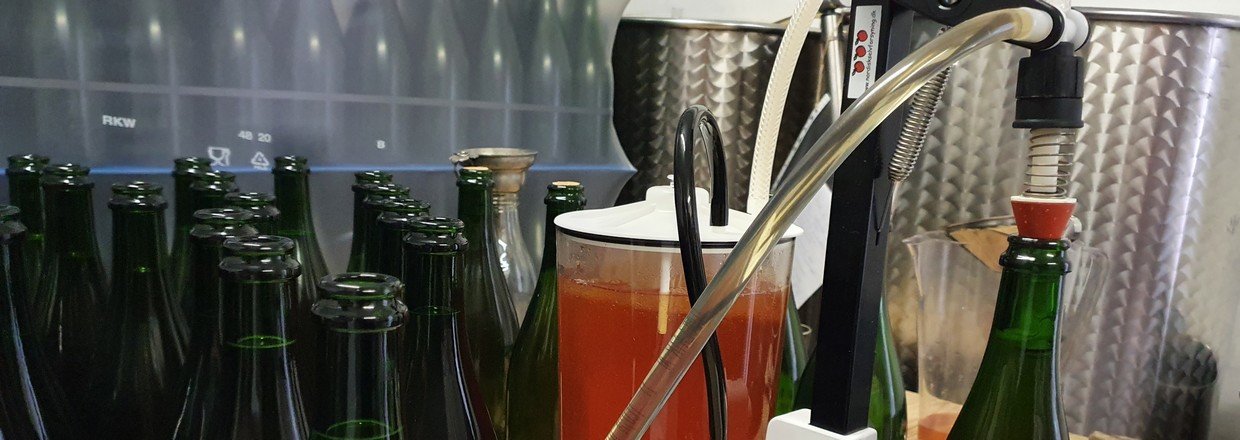 Cider, most og eplesaft på flaske