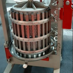 Elektrisk hydraulisk presse, 130 l., rustfri kurv, presseplade og aflbsskl. Malet ramme.