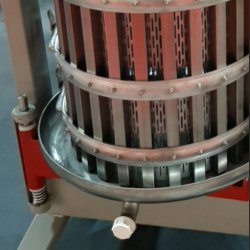 Elektrisk hydraulisk presse, 130 l., rustfri kurv, presseplade og aflbsskl. Malet ramme.