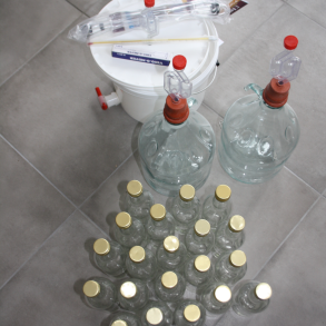 Mjd, komplet st til 10 l. mjd med flasker.