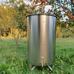 Tank i rustfritt stl p ben med flytelokk 300 l.