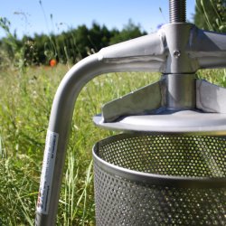 Mosteri Komplett. 10 l. Rustfri Eplepresse + 15 l. Fruktkvern