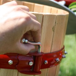 Eplepresse Med Kurv i Bketre - Kapasitet 11 liter