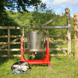 Hydropress, 55 liter, st�l og lakkert ramme, p� hjul, vippbar