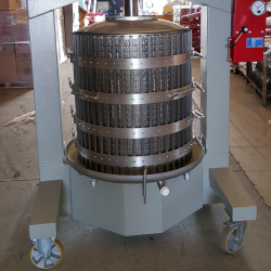 Elektrisk hydraulisk presse, 210 l., rustfri kurv, presseplade og aflbsskl. Malet ramme.