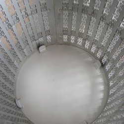 Elektrisk, hydraulisk presse, 480 liter. Rustfritt stl i kurv, pressplate og oppsamlingsskl. 