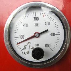 Elektrisk hydraulisk presse 330 l., kurv, pressplate og saftrenne rustfritt stl. Malet ramme.