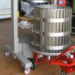 Elektrisk hydraulisk presse 330 l., kurv, pressplate og saftrenne rustfritt stl. Malet ramme.