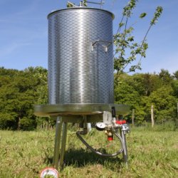 Mosteri. Hydropresse 80 l. + Elektrisk kvrn 1000 kg/t