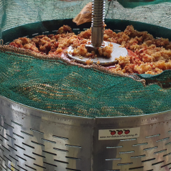 Hydropress, 250 liter, st�l og lakkert ramme, p� hjul, vippbar