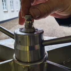 Hydropress, 250 liter, st�l og lakkert ramme, p� hjul, vippbar