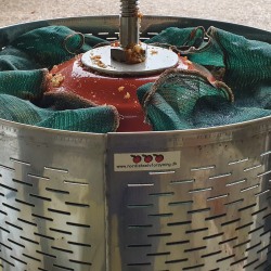 Hydropress, 250 liter, st�l og lakkert ramme, p� hjul, vippbar