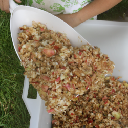 blekvrn, 10 l. rumindhold med rustfri tragt og knive