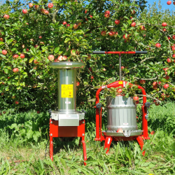 Mosteri komplett. Rustfri Eplepresse 20 l. + El-Eplekvern 10 l.