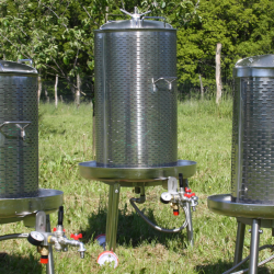 Mosteri. Hydropresse 80 l. + Elektrisk kvrn 1000 kg/t