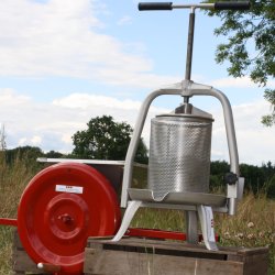 Mosteri Komplett. 10 l. Rustfri Eplepresse + 15 l. Fruktkvern