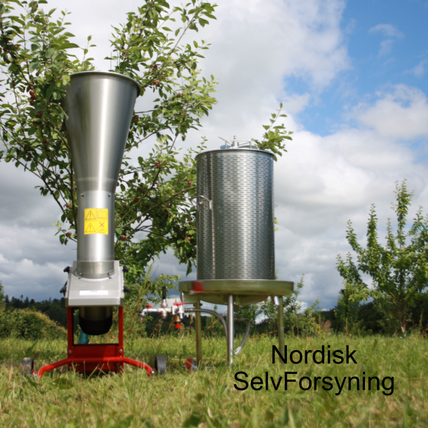 Mosteri komplett. 80 l. rustfri hydropresse, elkvern 1000 kg/t, pressepose og stenksek.