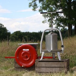 Mosteri Komplett. 10 l. Rustfri Eplepresse + 15 l. Fruktkvern