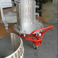 Elektrisk hydraulisk presse, 210 l., rustfri kurv, presseplade og aflbsskl. Malet ramme.