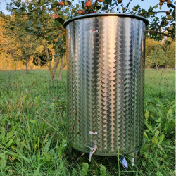 Rustfri tank med st�vl�g, 300 l.