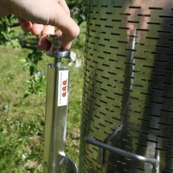 Hydropress, 55 liter, st�l og lakkert ramme, p� hjul, vippbar